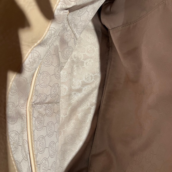 Michael Kors Bag - mark on bottom of bag - Picture 3 of 5